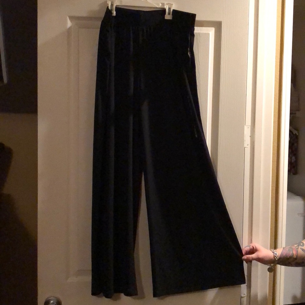 Pretty, flowy women’s pants